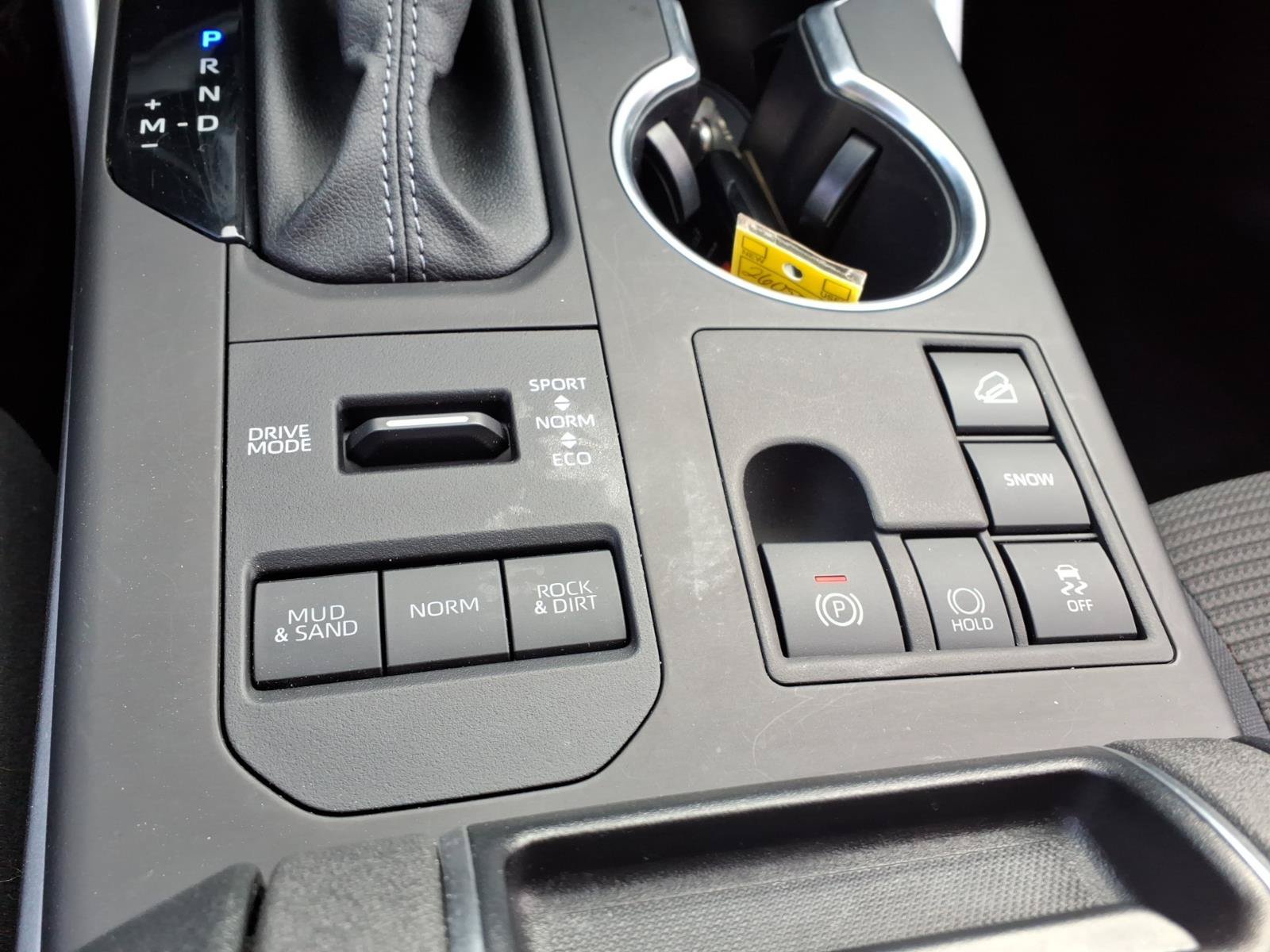 Used 2024 Toyota Highlander LE AWD/4WD image 36