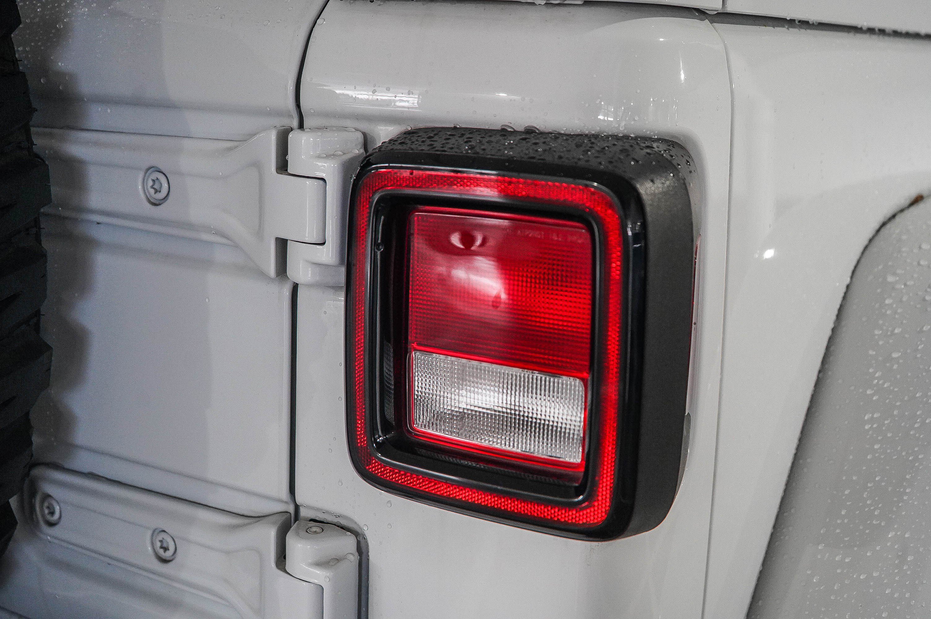 Used 2018 Jeep Wrangler Unlimited Rubicon AWD/4WD image 8