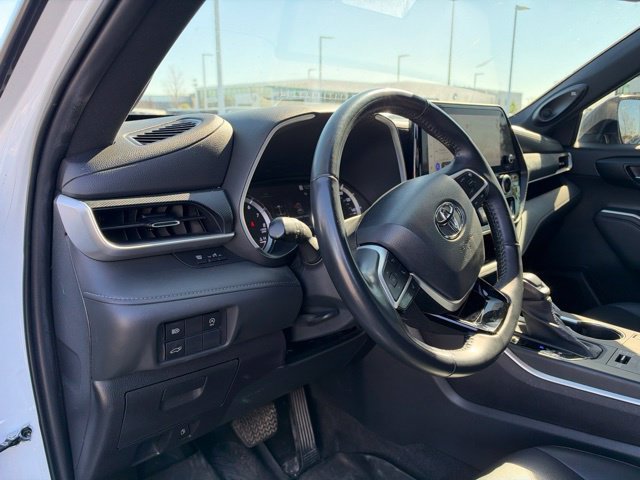 Used 2023 Toyota Highlander XSE AWD/4WD image 9
