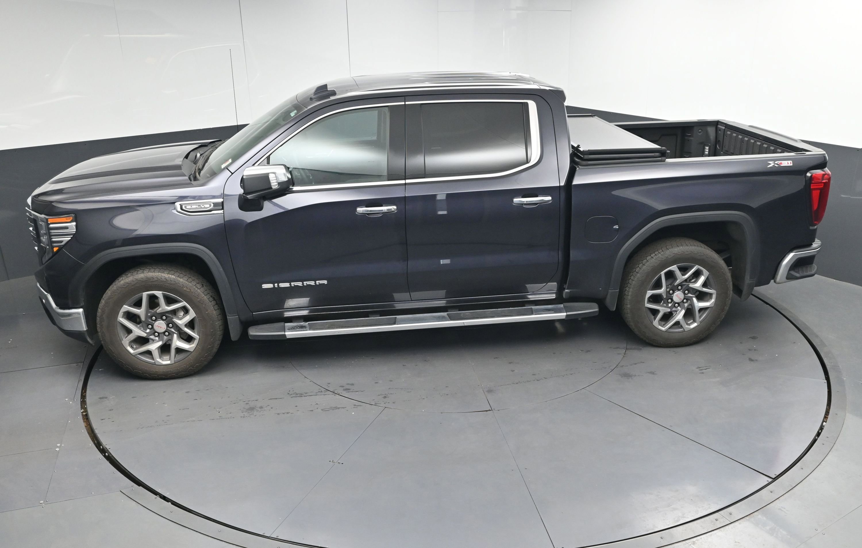 Used 2024 GMC Sierra 1500 SLT w/ SLT Premium Plus Package image 39
