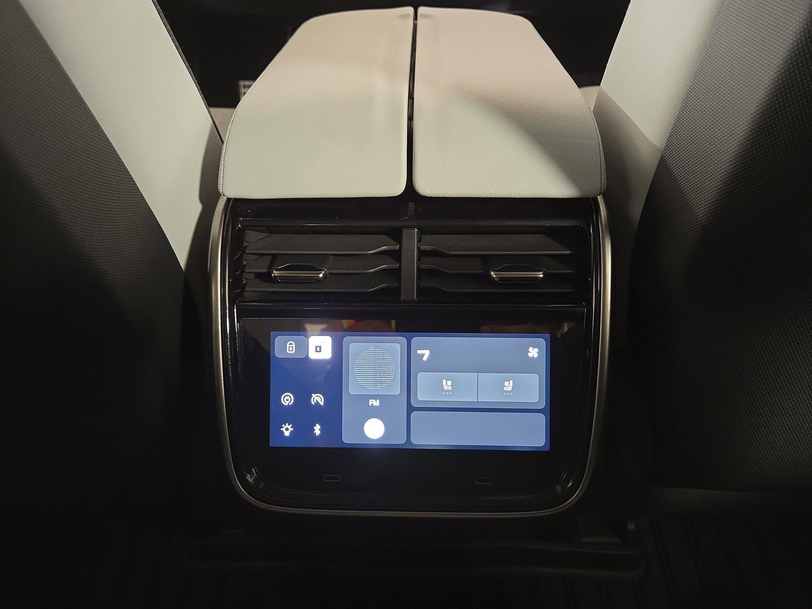 Used 2023 Rivian R1T Adventure AWD/4WD image 28