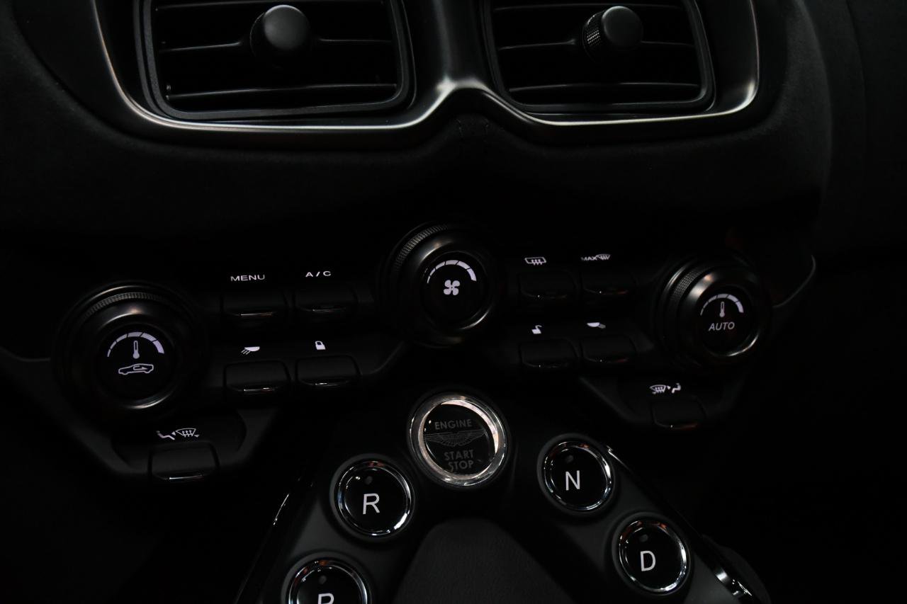 Used 2020 Aston Martin V8 Vantage Coupe RWD image 31