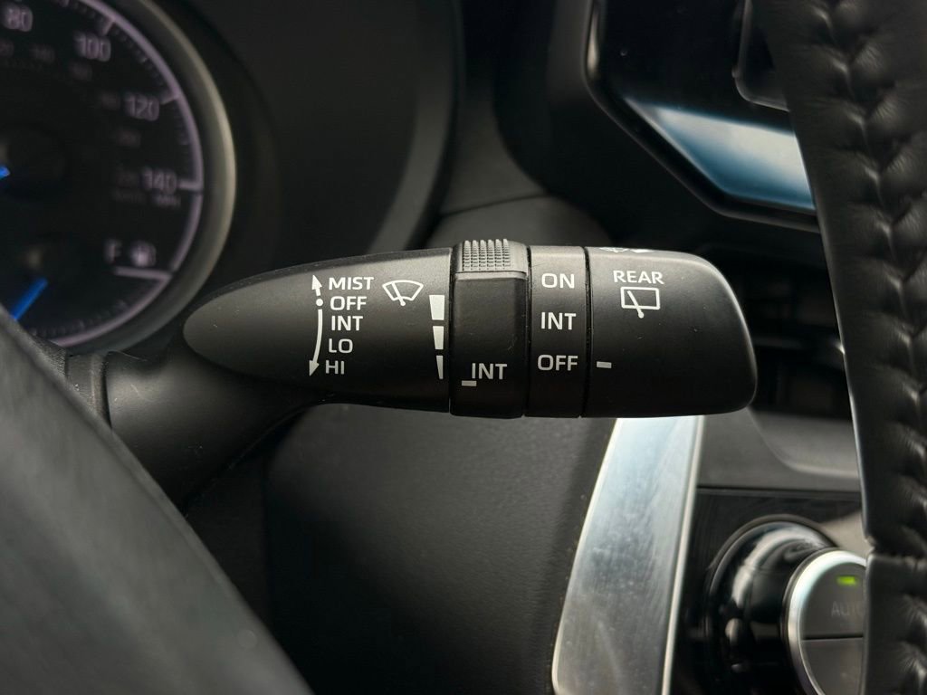 Used 2021 Toyota Venza LE image 23