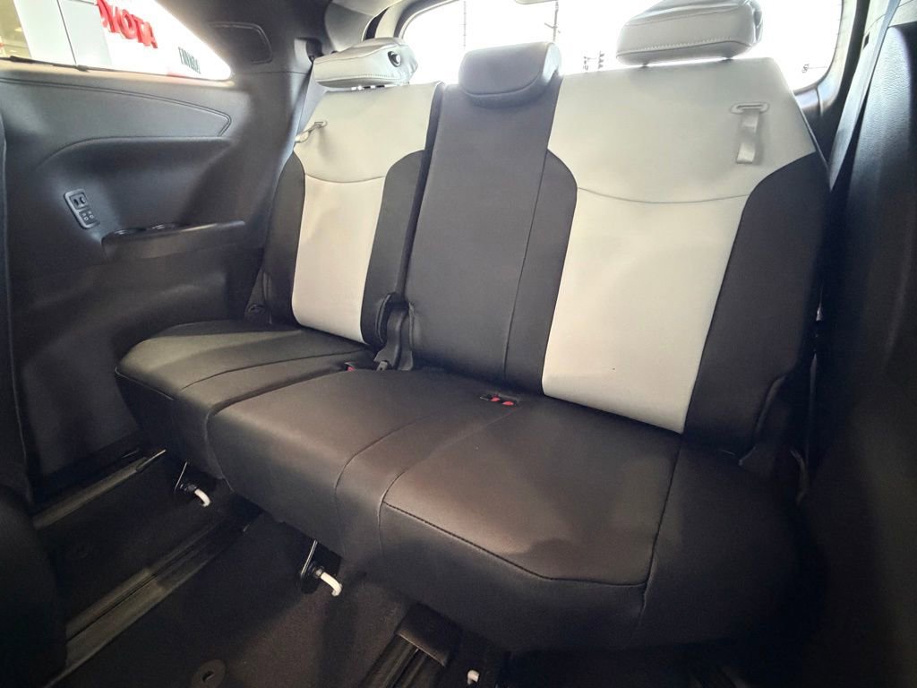 New 2026 Toyota Sienna XSE FWD image 31