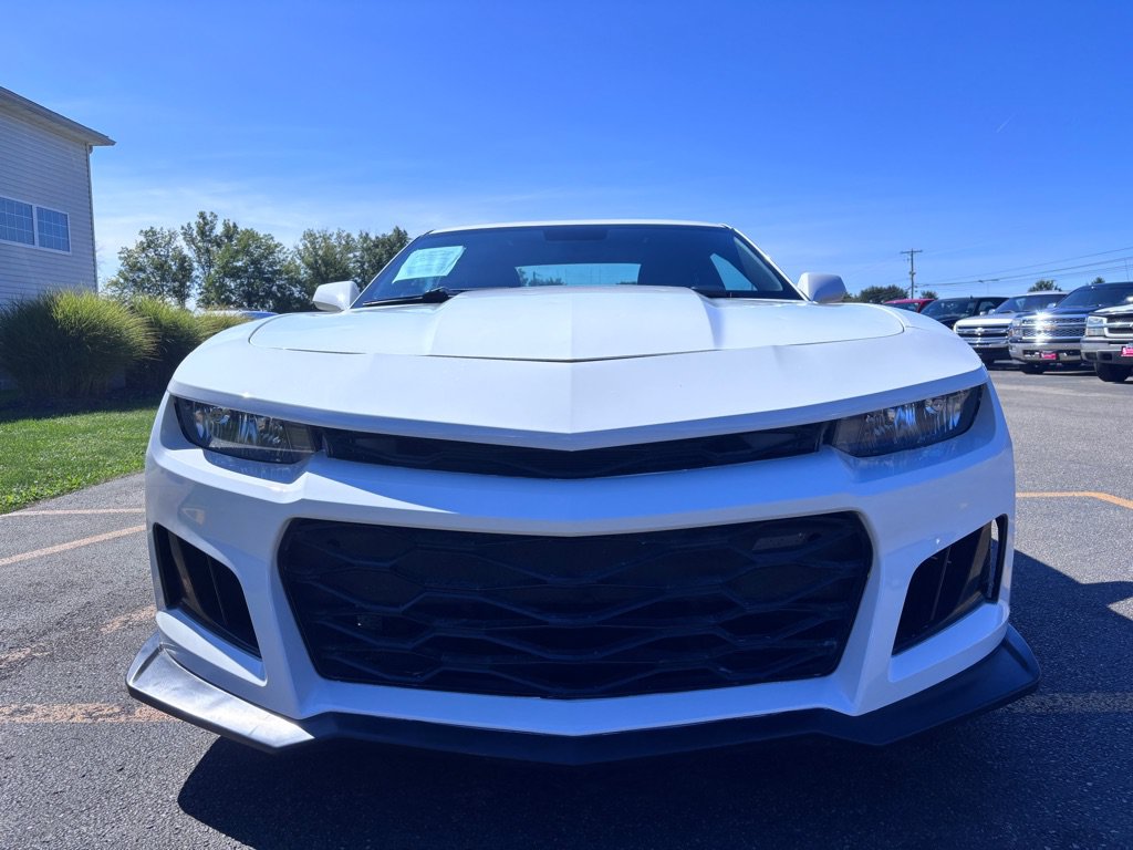 Used 2015 Chevrolet Camaro LT RWD image 3
