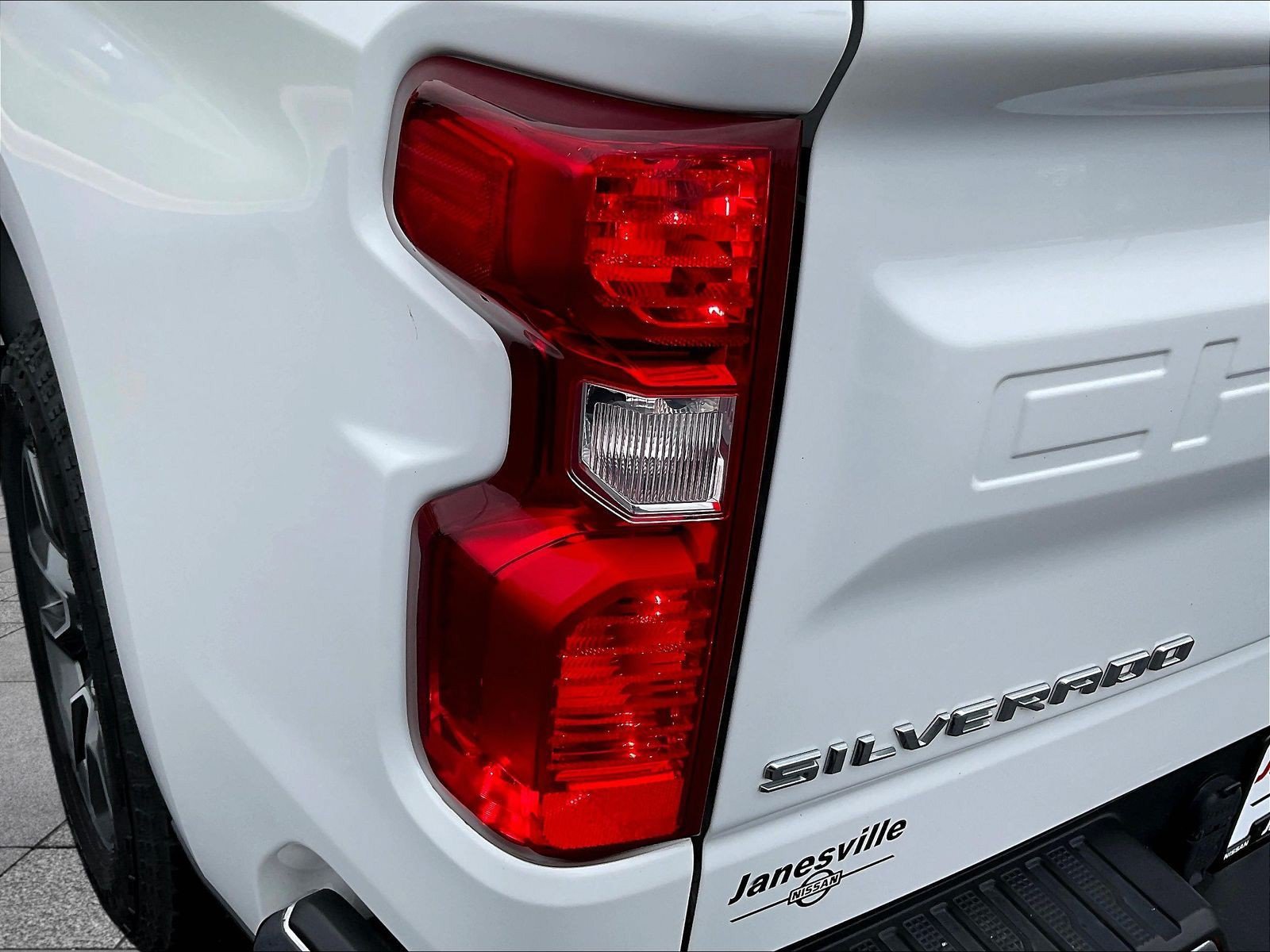 Used 2023 Chevrolet Silverado 1500 LT AWD/4WD image 27