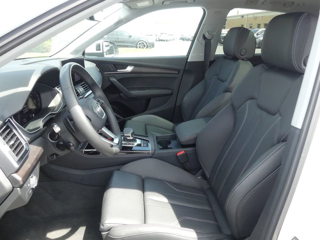 Used 2025 Audi Q5 e Premium Plus w/ Premium Plus Package image 3