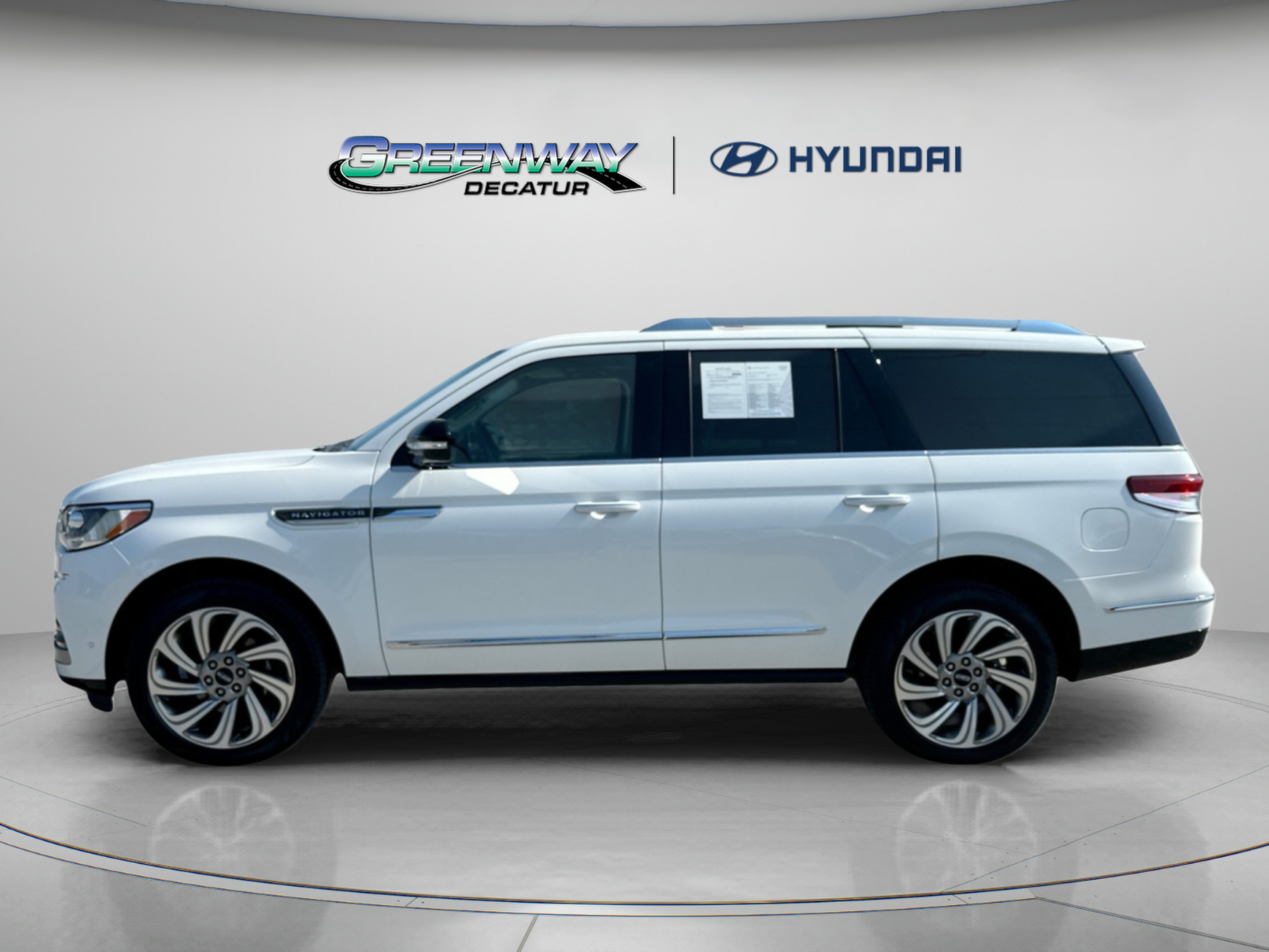 Used 2023 Lincoln Navigator Reserve AWD/4WD image 5