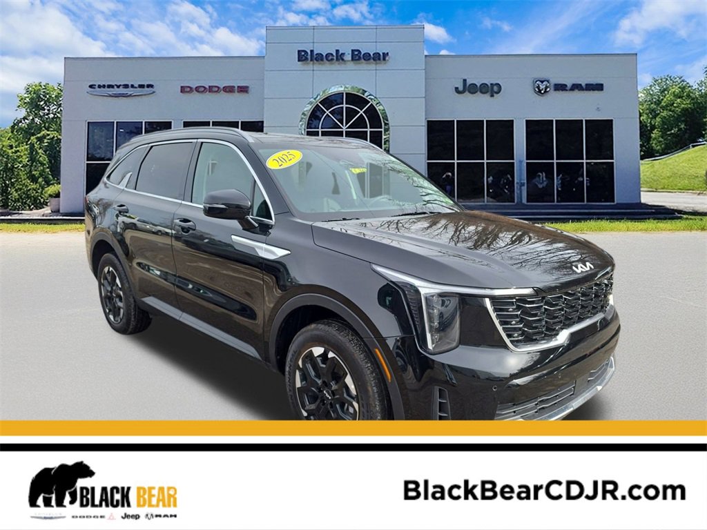 Used 2025 Kia Sorento S w/ Panoramic Sunroof Package