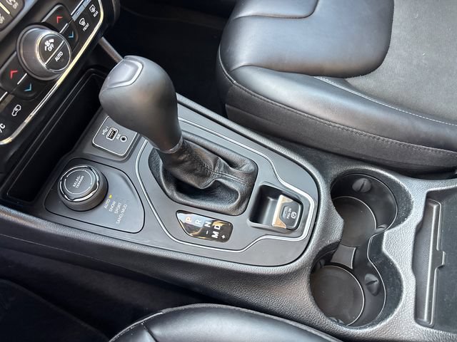 Used 2020 Jeep Cherokee Latitude Plus w/ Comfort/Convenience Group AWD/4WD image 24