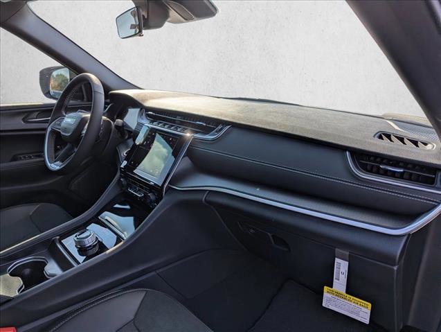 New 2025 Jeep Grand Cherokee Altitude image 28