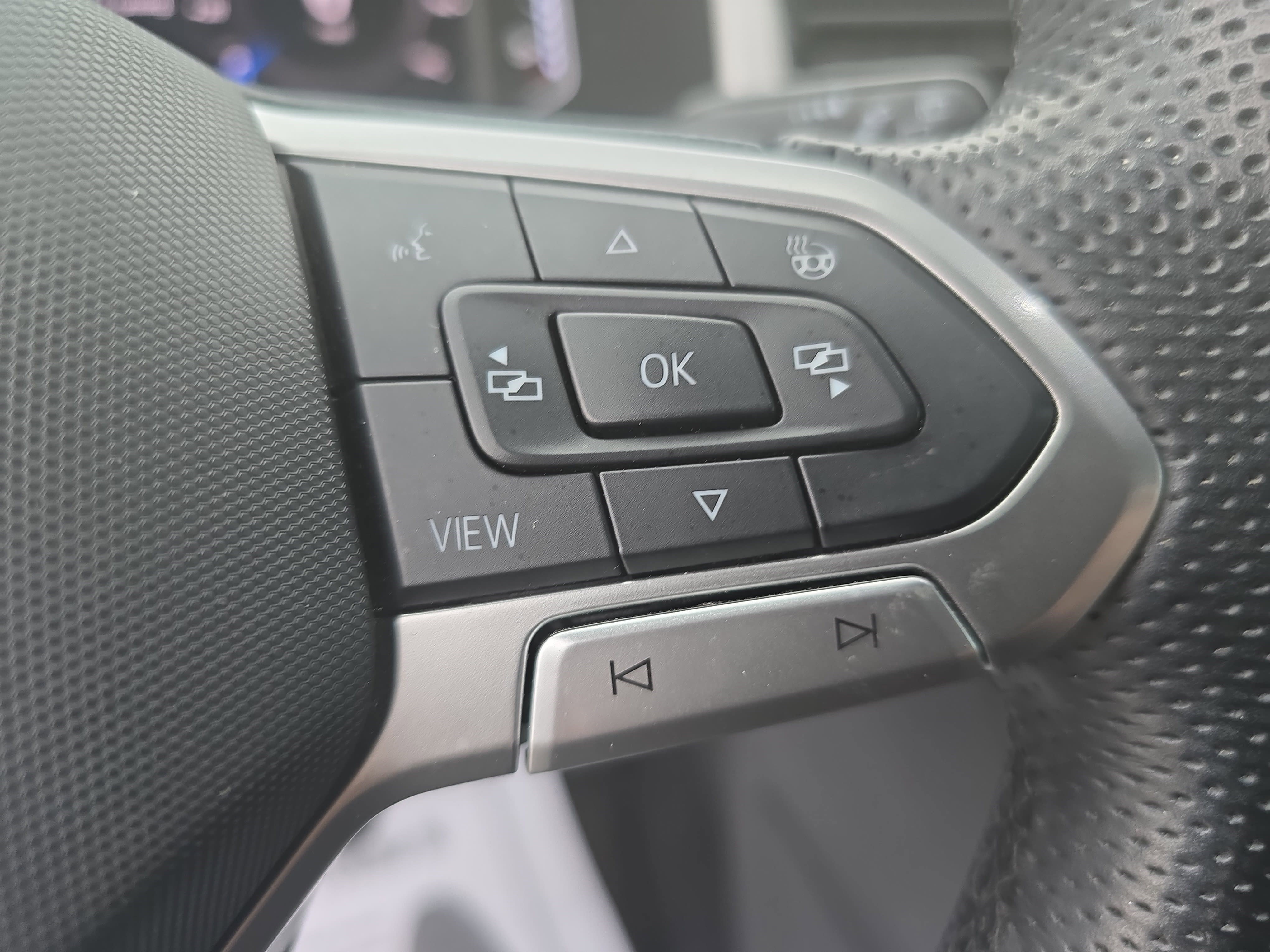 Used 2020 Volkswagen Atlas Cross Sport SEL Premium R-Line image 17