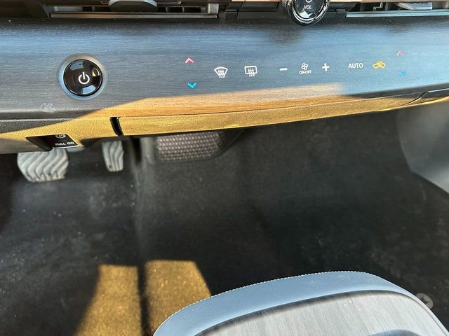 Used 2024 Nissan Ariya AWD image 27