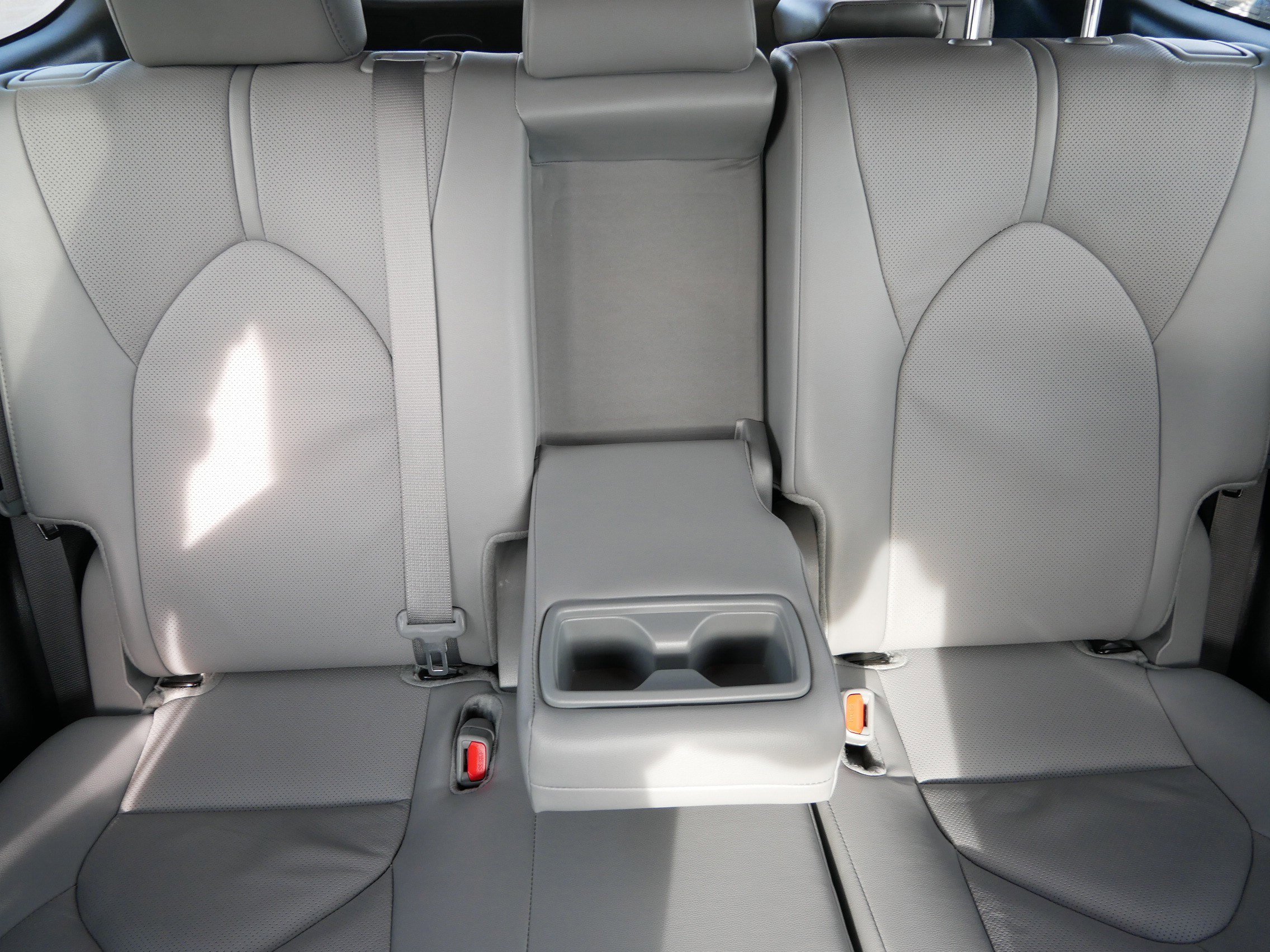 Used 2024 Toyota Highlander Limited image 13