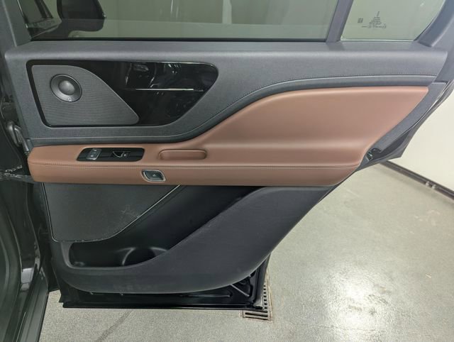 Used 2025 Lincoln Aviator Reserve w/ Jet Appearance Package image 19