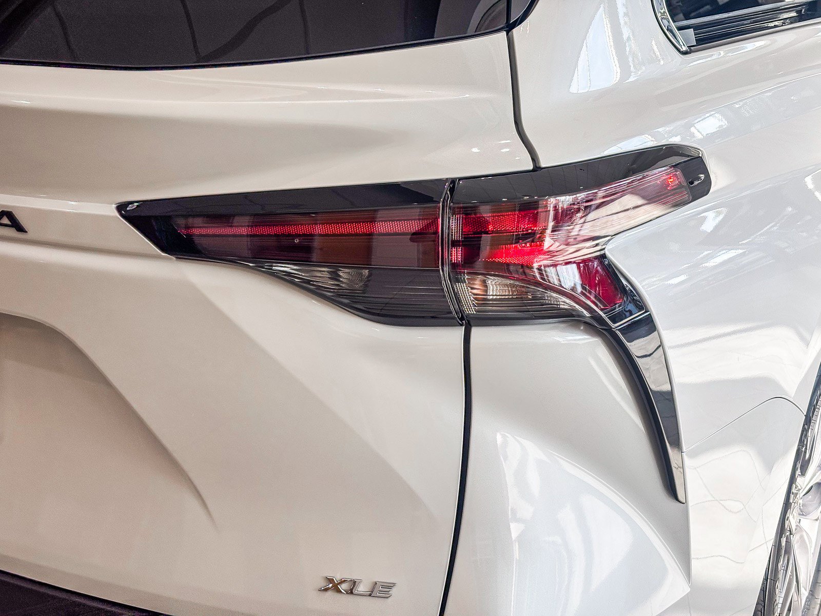 New 2026 Toyota Sienna XLE FWD image 8