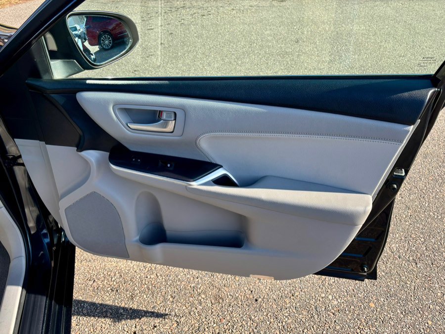 Used 2015 Toyota Camry XLE FWD image 10
