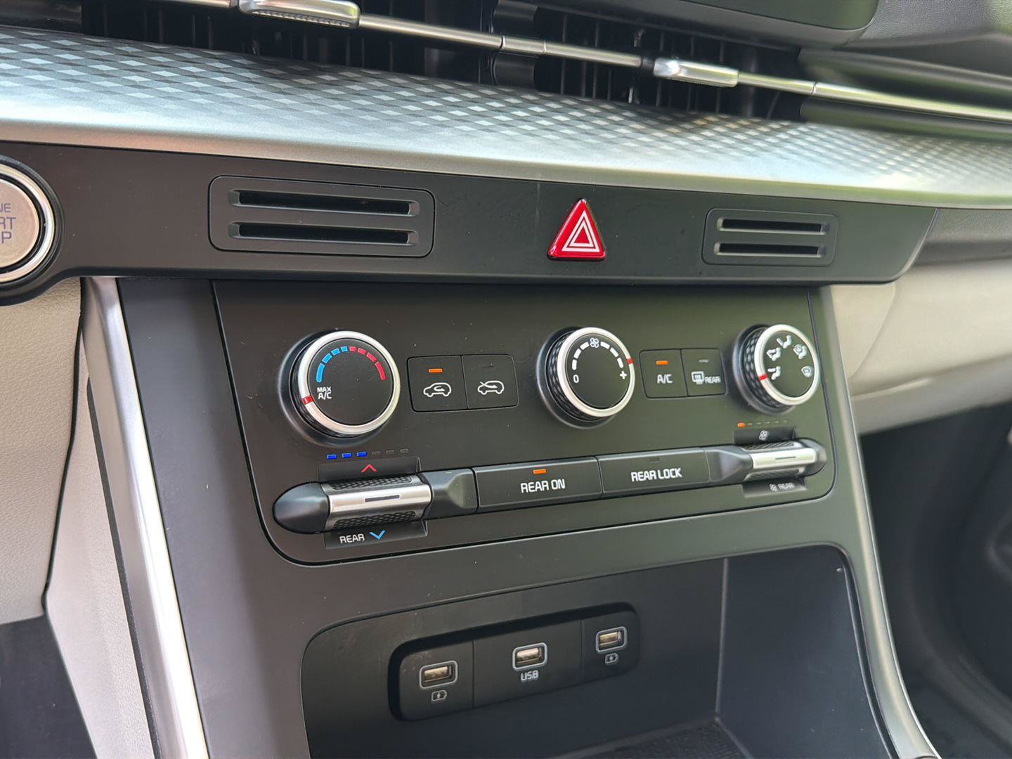 Used 2022 Kia Carnival LX FWD image 24