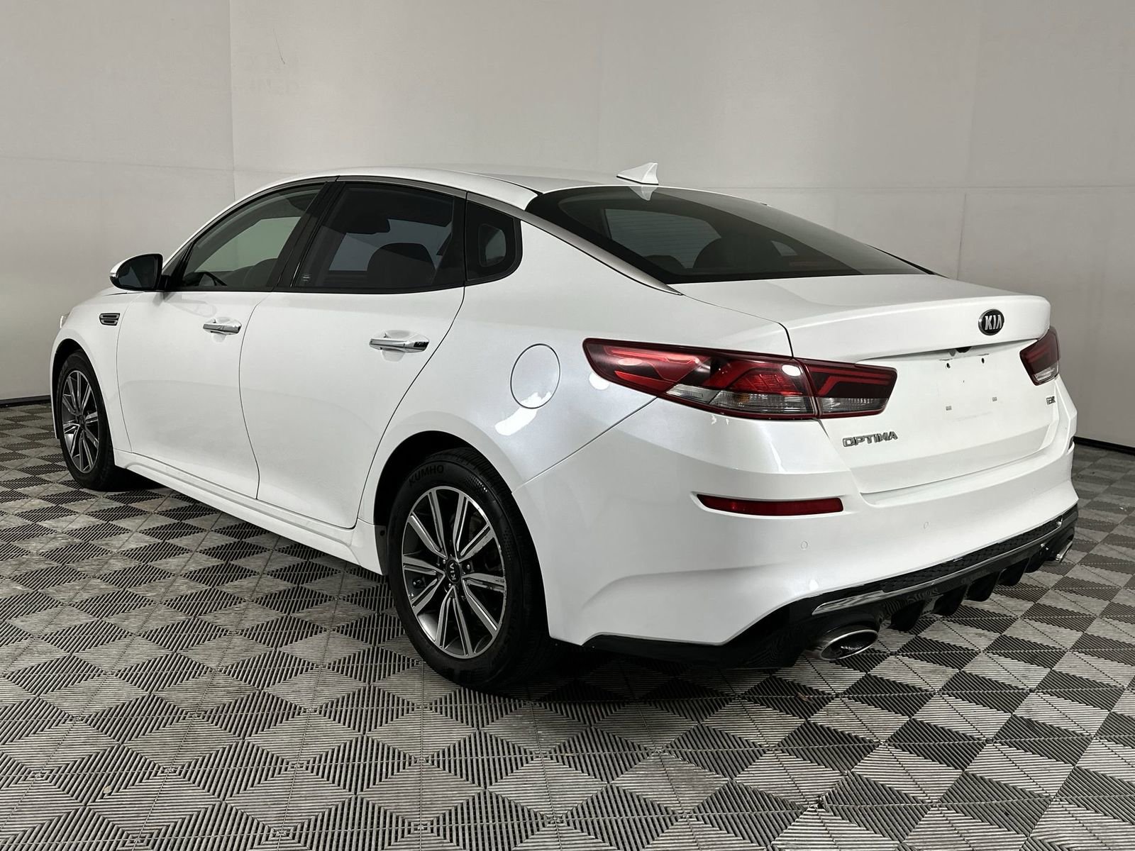 Used 2020 Kia Optima EX image 9