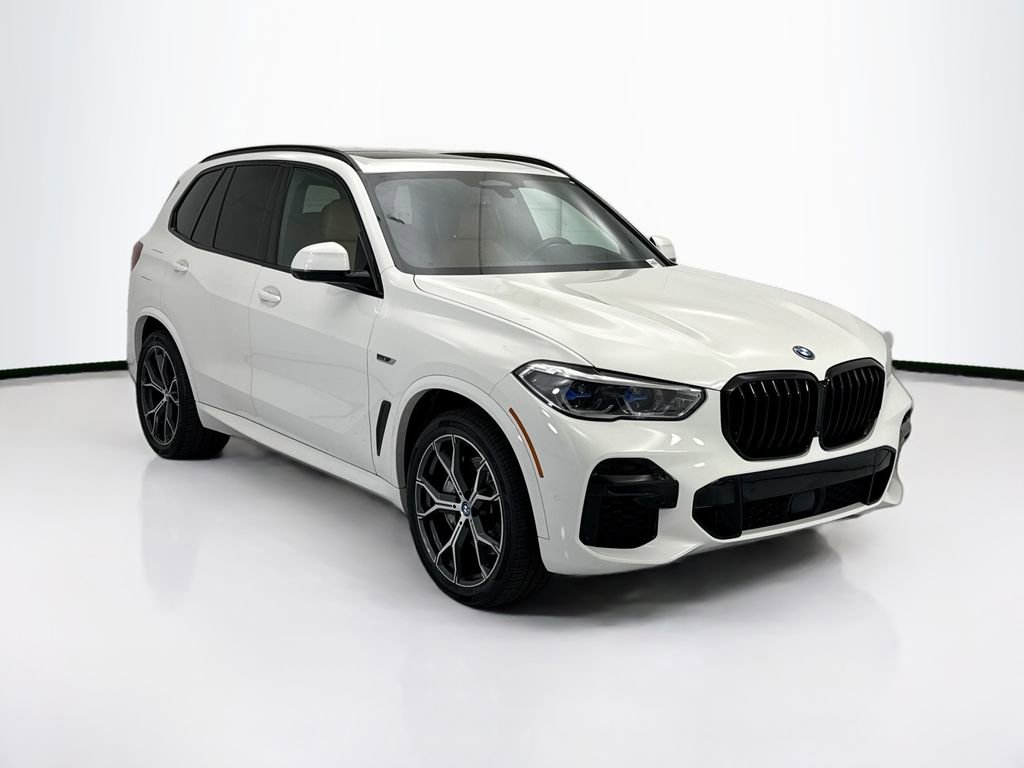 Certified 2023 BMW X5 xDrive45e w/ Executive Package AWD/4WD image 3