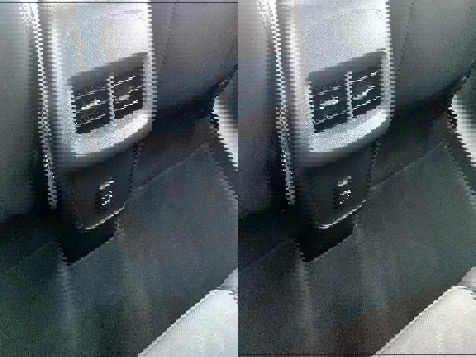 Used 2023 Chevrolet Equinox LT image 27