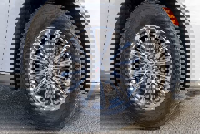 Used 2024 Buick Enclave Premium image 13