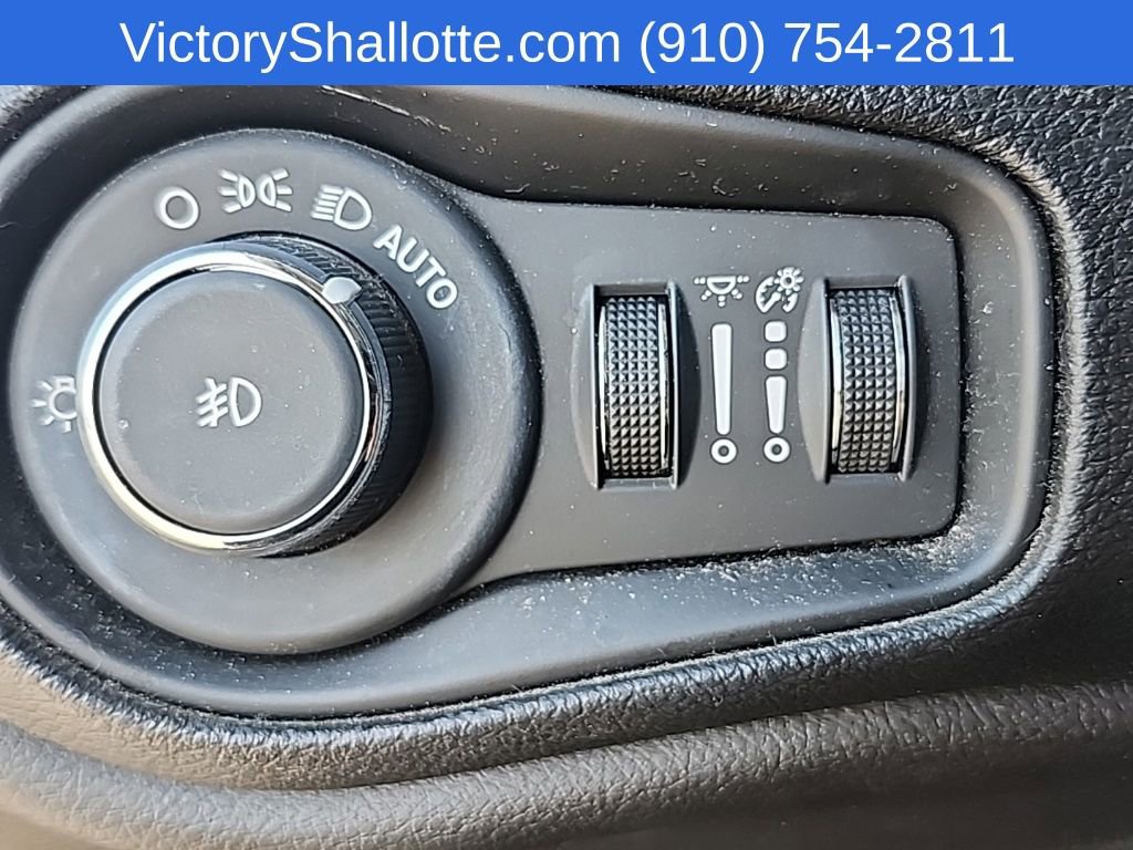 Certified 2018 Jeep Renegade Latitude image 13