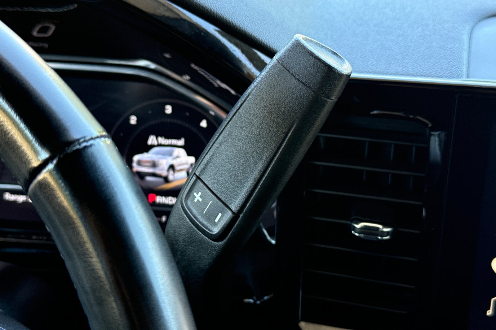 Used 2025 GMC Sierra 1500 SLT RWD image 32
