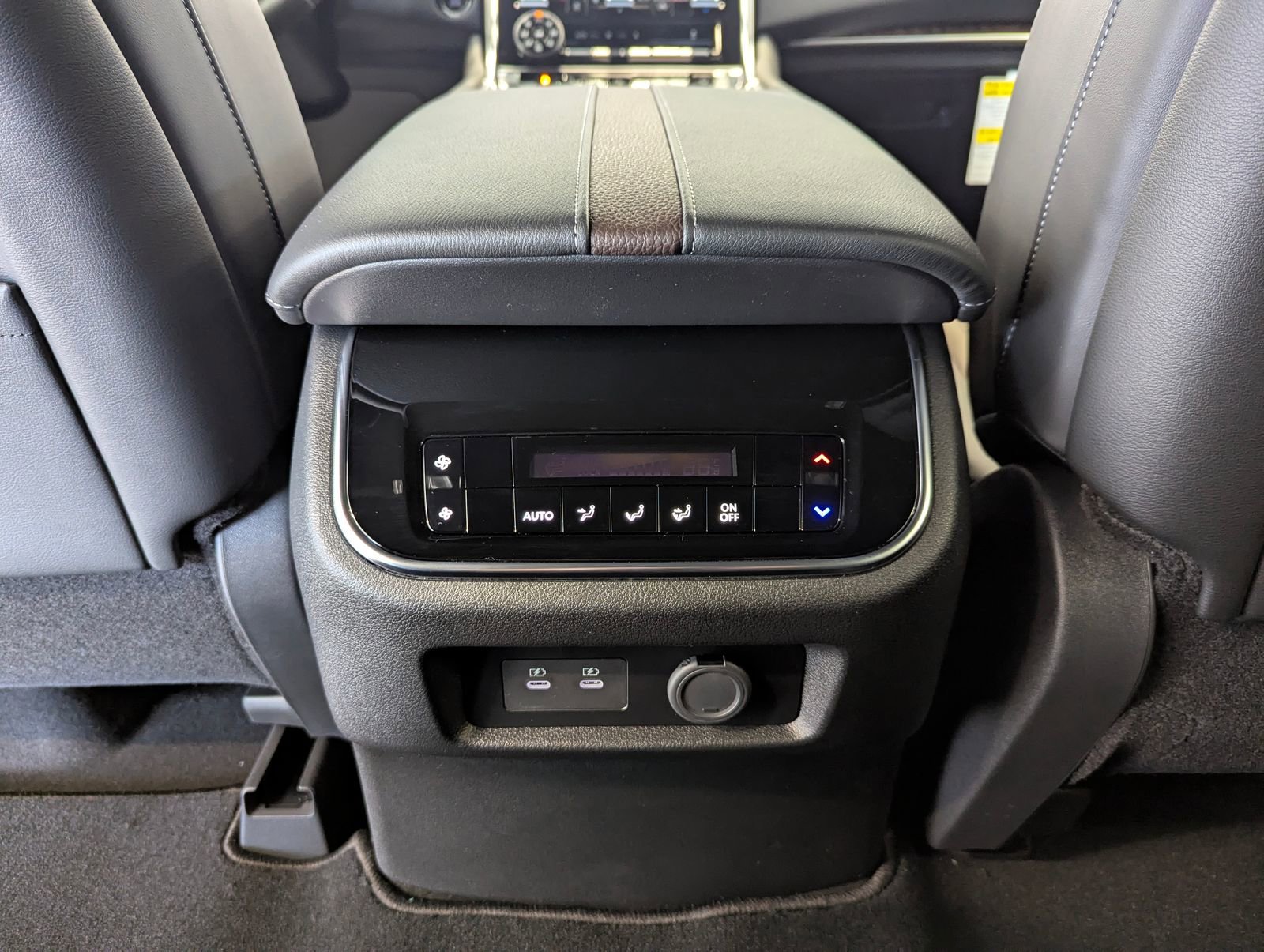 New 2025 Nissan Armada SL w/ Captain's Chari Seat Package image 28