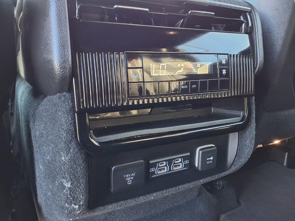 Used 2023 Jeep Wagoneer L Series II AWD/4WD image 24