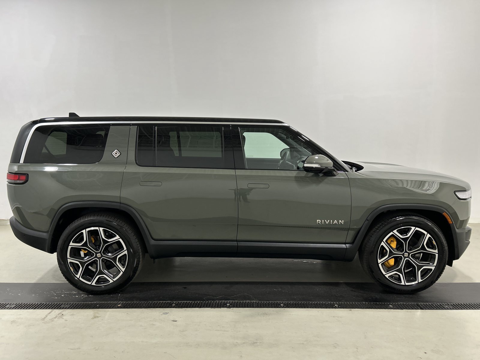 Used 2022 Rivian R1S Launch Edition Quad AWD/4WD image 6