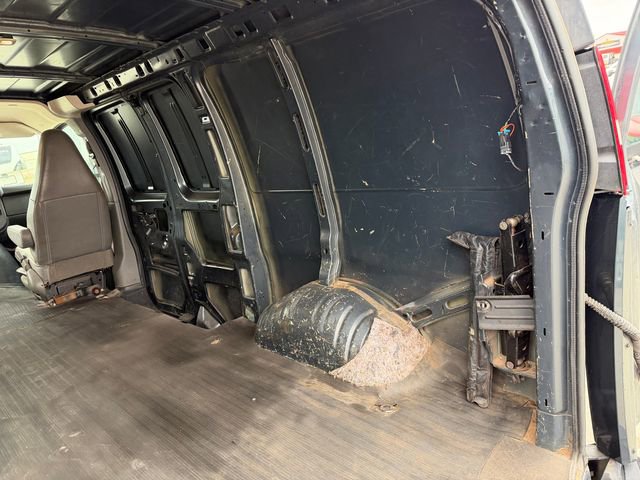 Used 2017 Chevrolet Express 2500 image 22