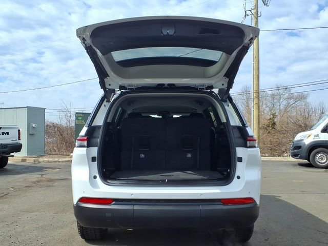 Certified 2023 Jeep Grand Cherokee L Limited w/ Black Appearance Package AWD/4WD image 10