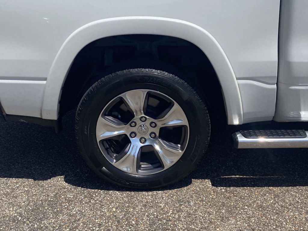 Used 2019 RAM 1500 Laramie AWD/4WD image 11