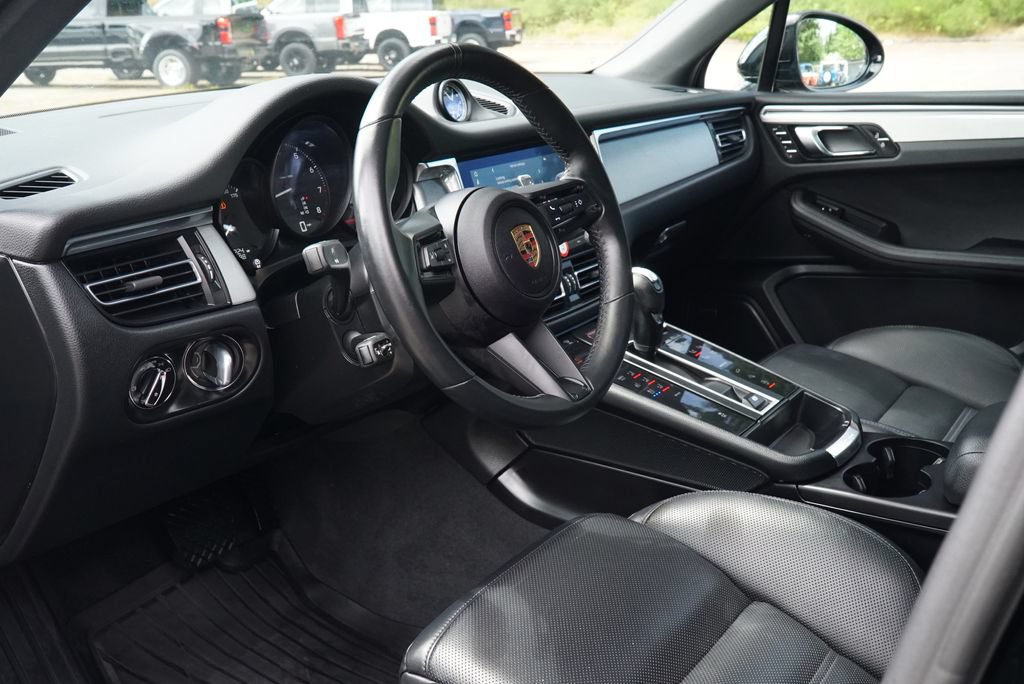 Used 2024 Porsche Macan AWD/4WD image 28