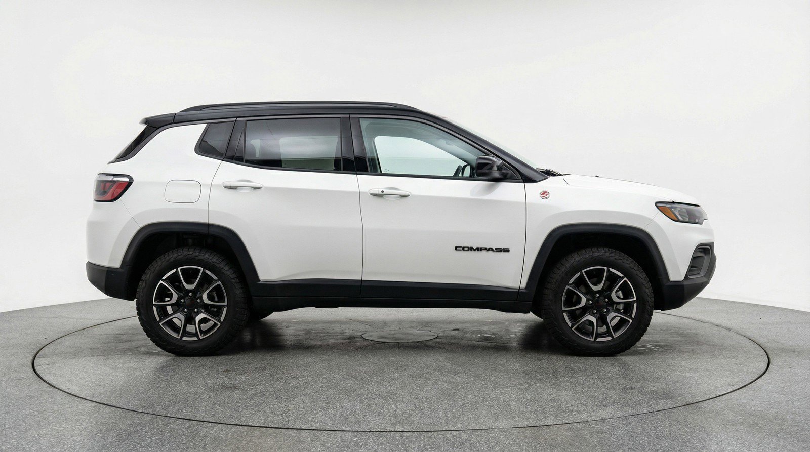 Used 2025 Jeep Compass Trailhawk AWD/4WD image 11