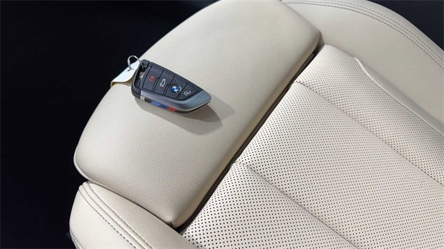 Used 2025 BMW M440i Convertible image 25