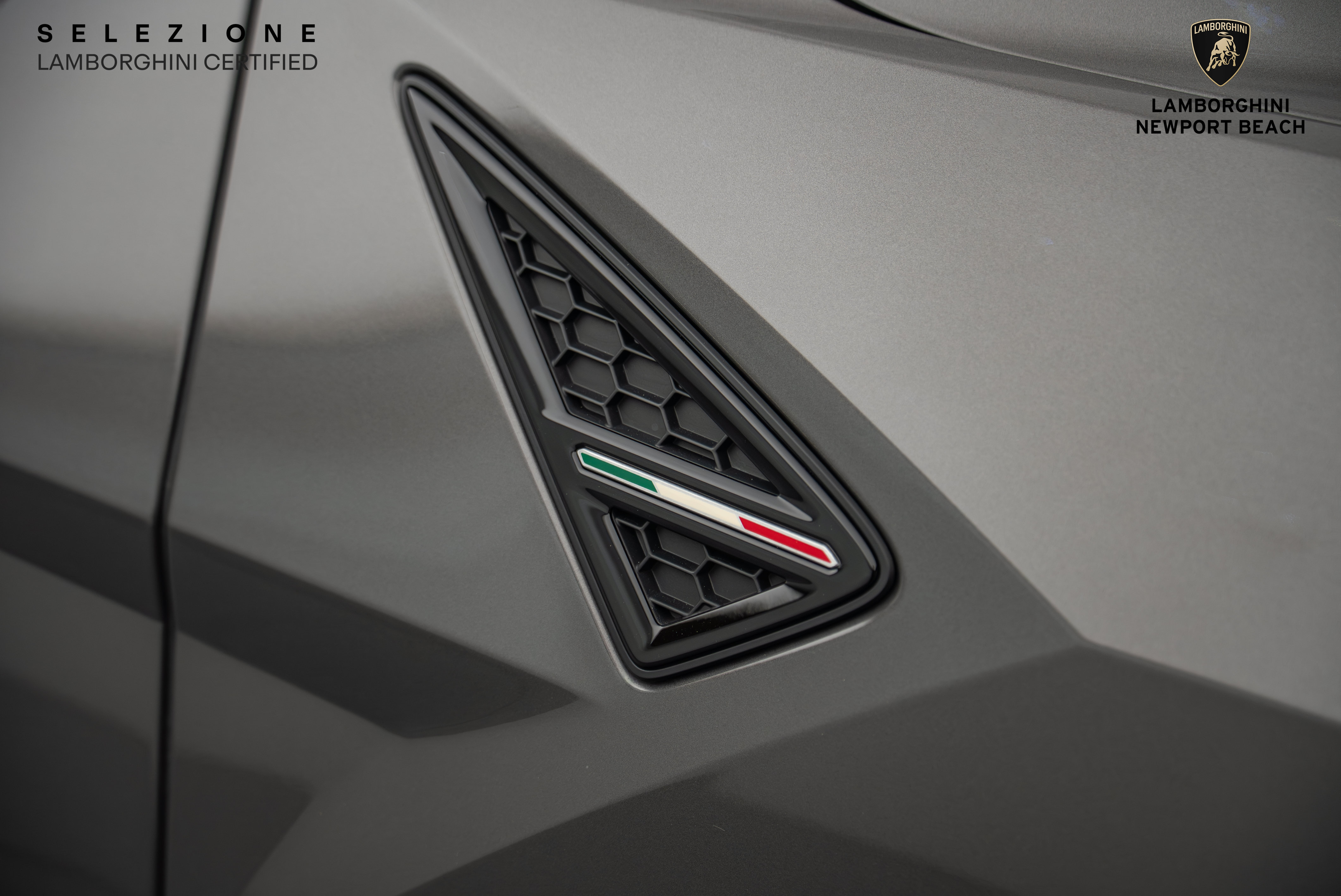 Used 2022 Lamborghini Urus AWD/4WD image 32