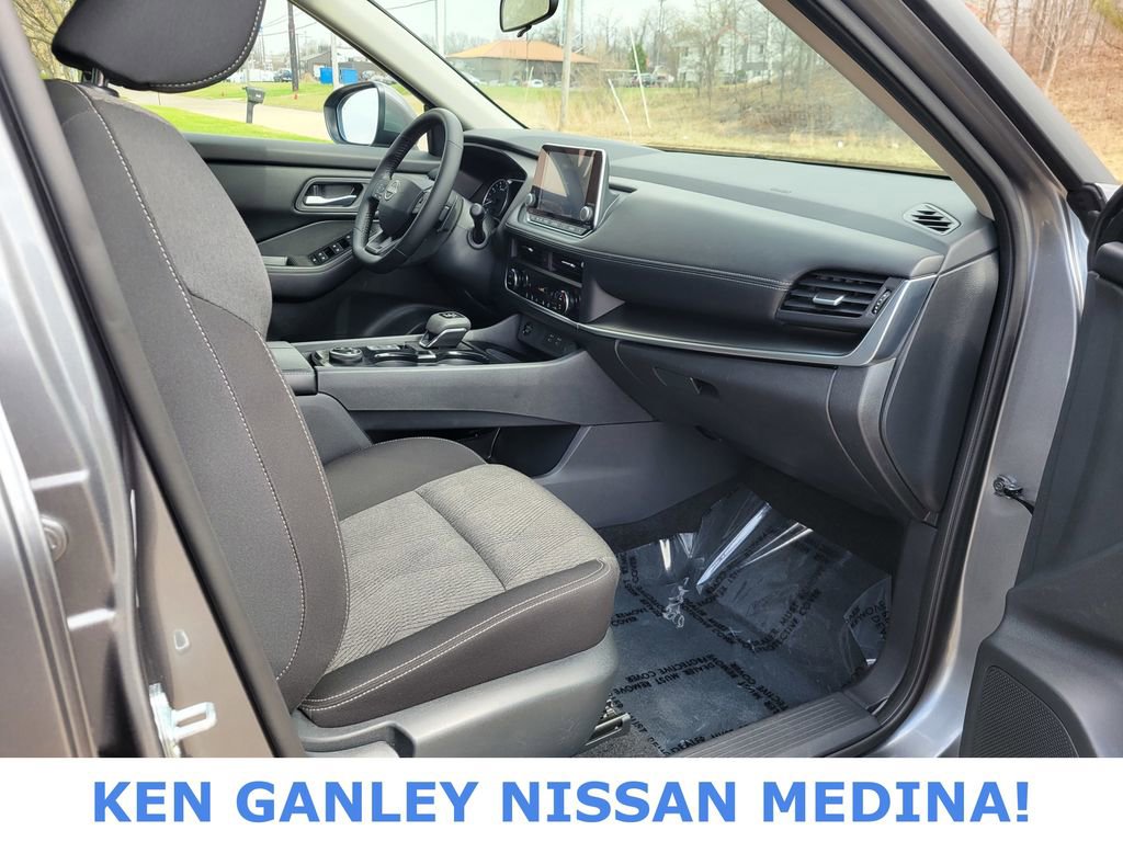 Certified 2025 Nissan Rogue SV AWD/4WD image 52