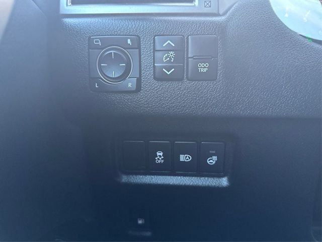 Used 2022 Lexus GX 460 Premium w/ Accessory Package image 17