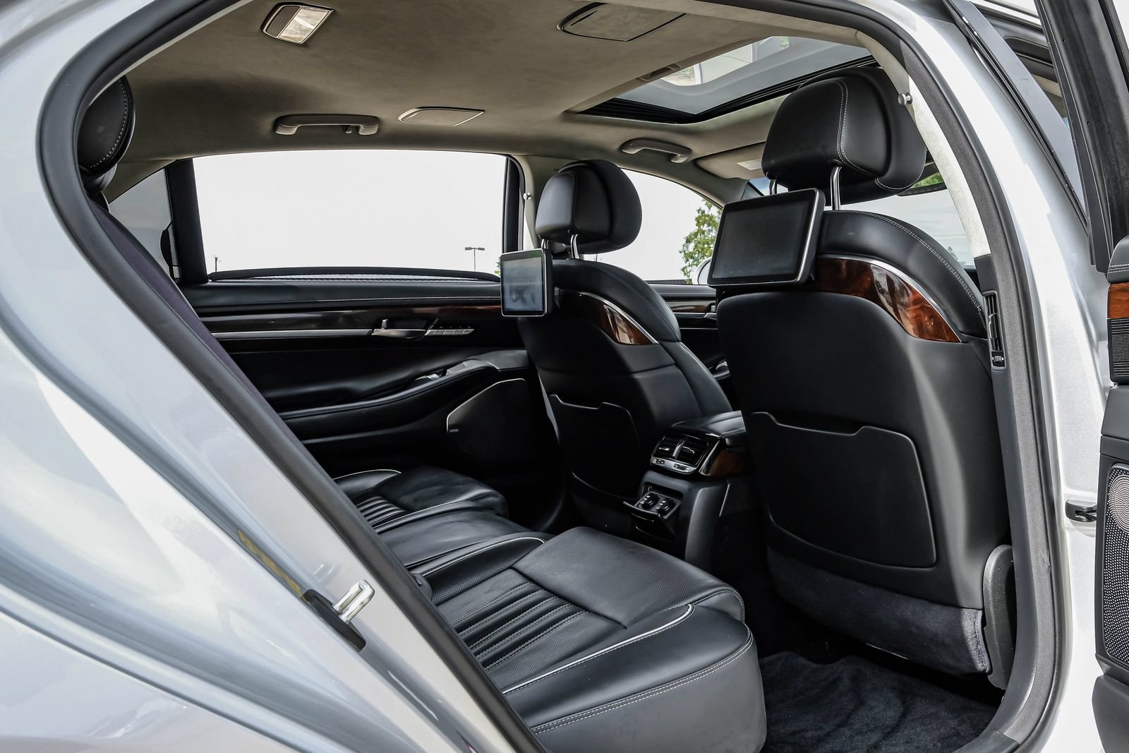 Used 2019 Genesis G90 5.0 Ultimate RWD image 41