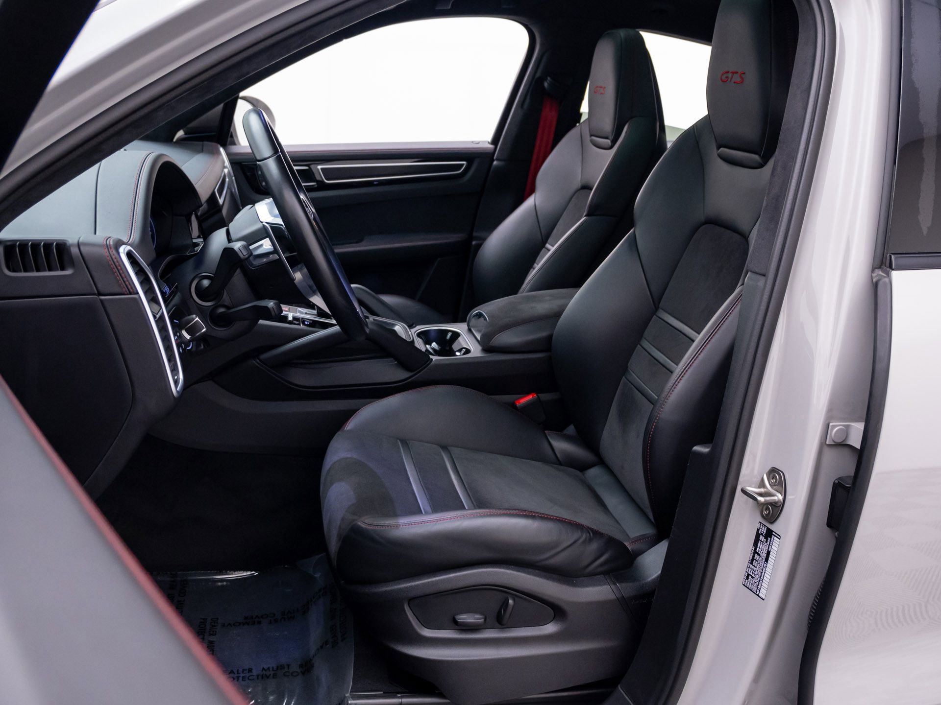 Used 2022 Porsche Cayenne GTS AWD/4WD image 5