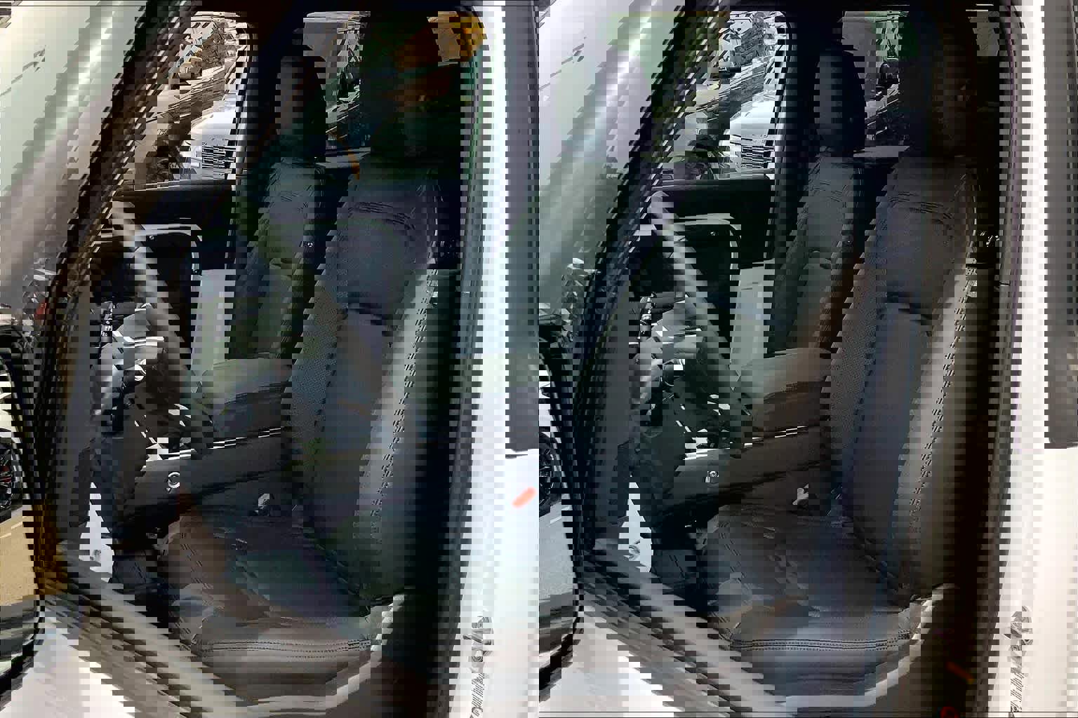 New 2025 Land Rover Defender 90 X-Dynamic SE image 8