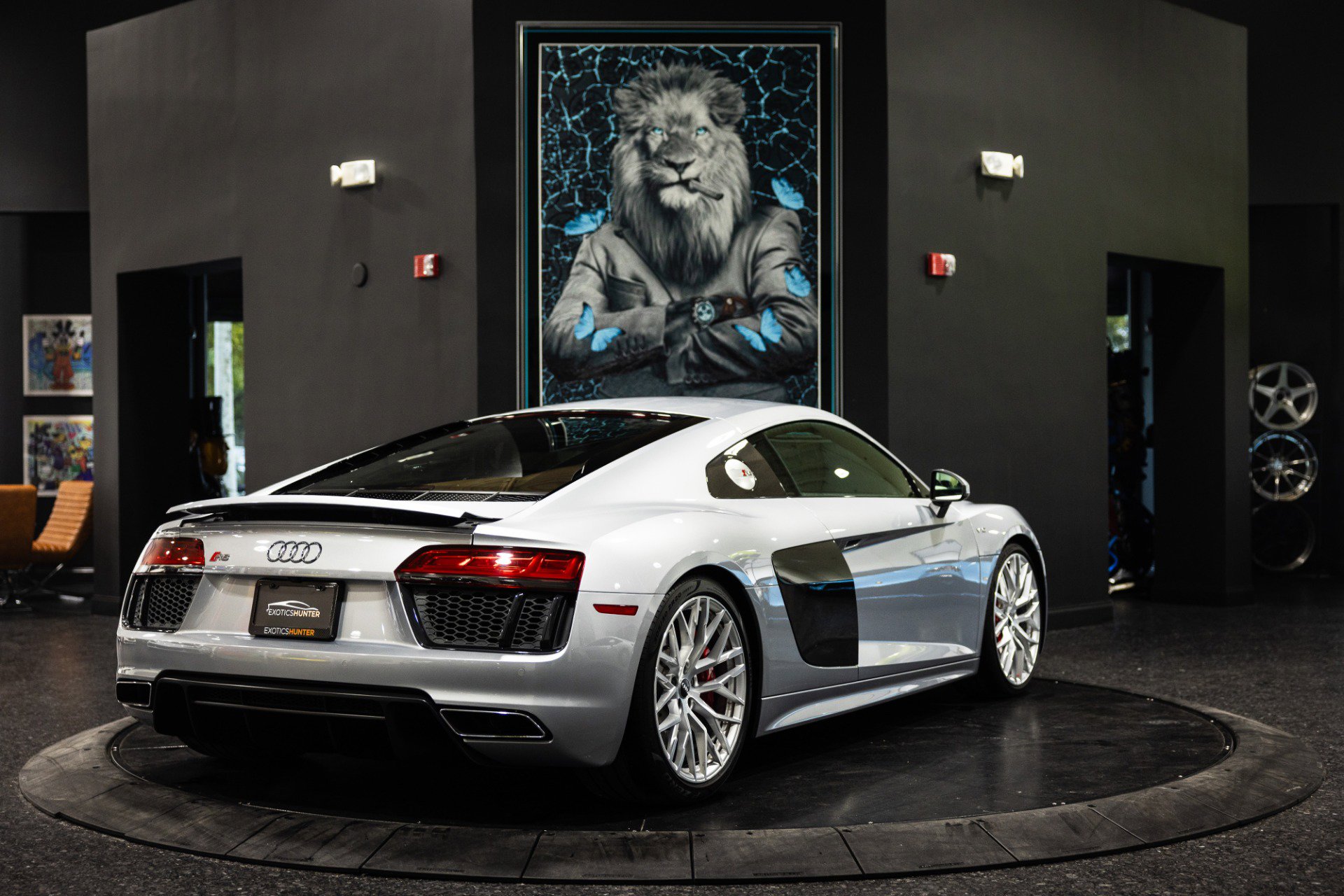 Used 2017 Audi R8 V10 w/ Carbon Exterior Package image 6