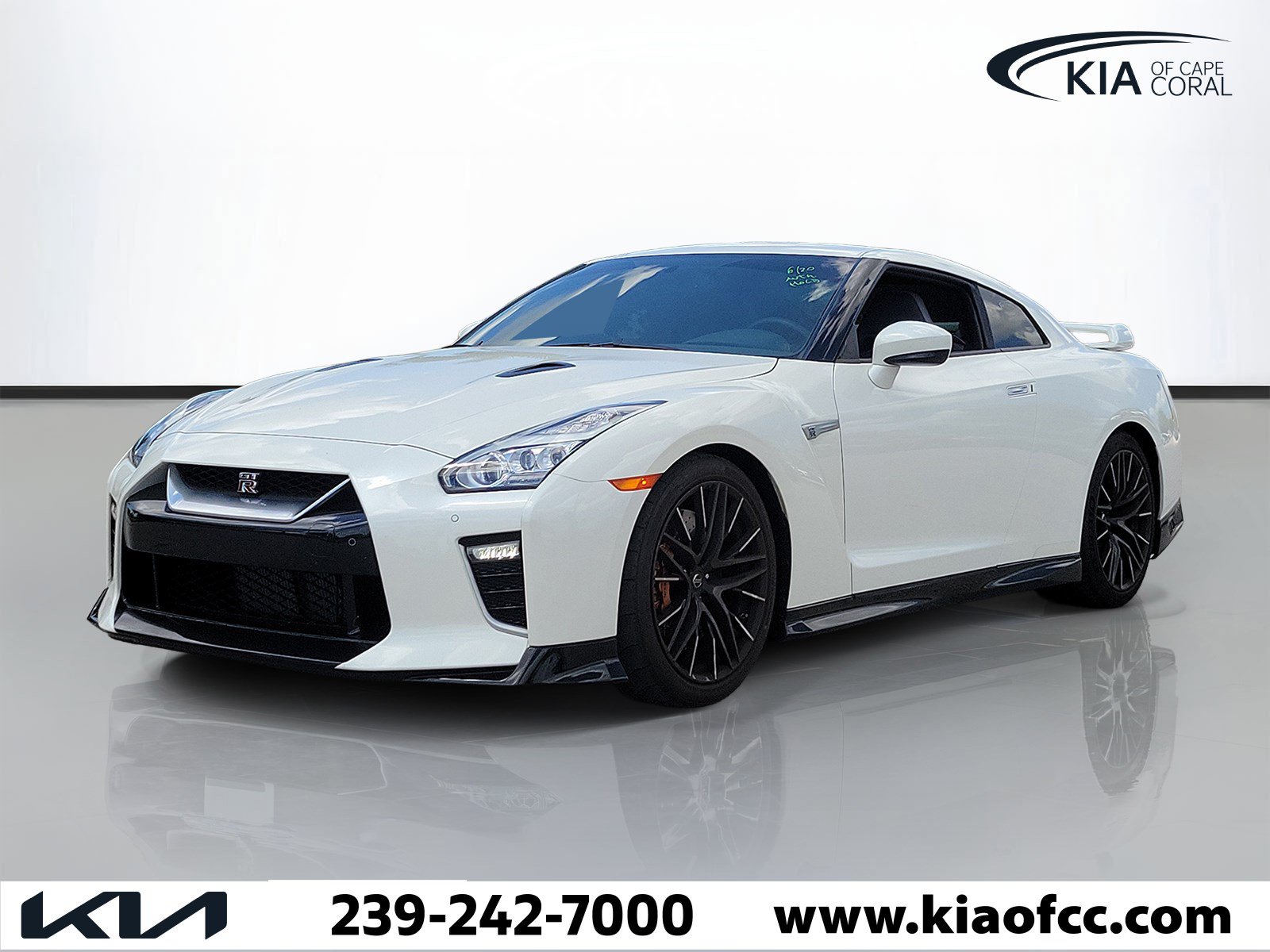 Used 2020 Nissan GT-R Premium AWD/4WD image 3