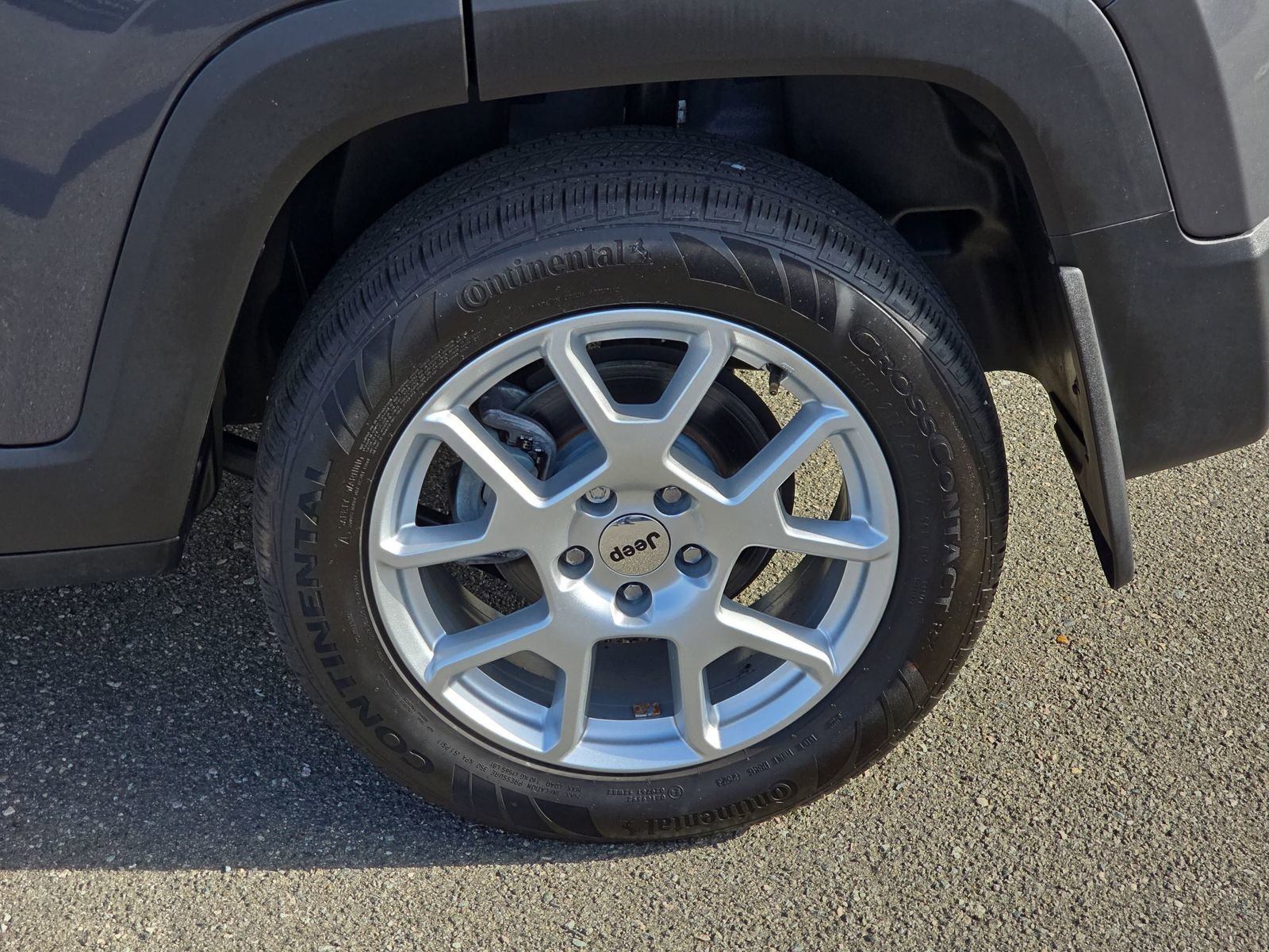 Used 2023 Jeep Renegade Latitude image 41