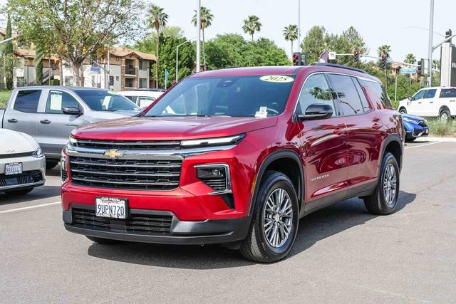 Used 2025 Chevrolet Traverse LT image 4