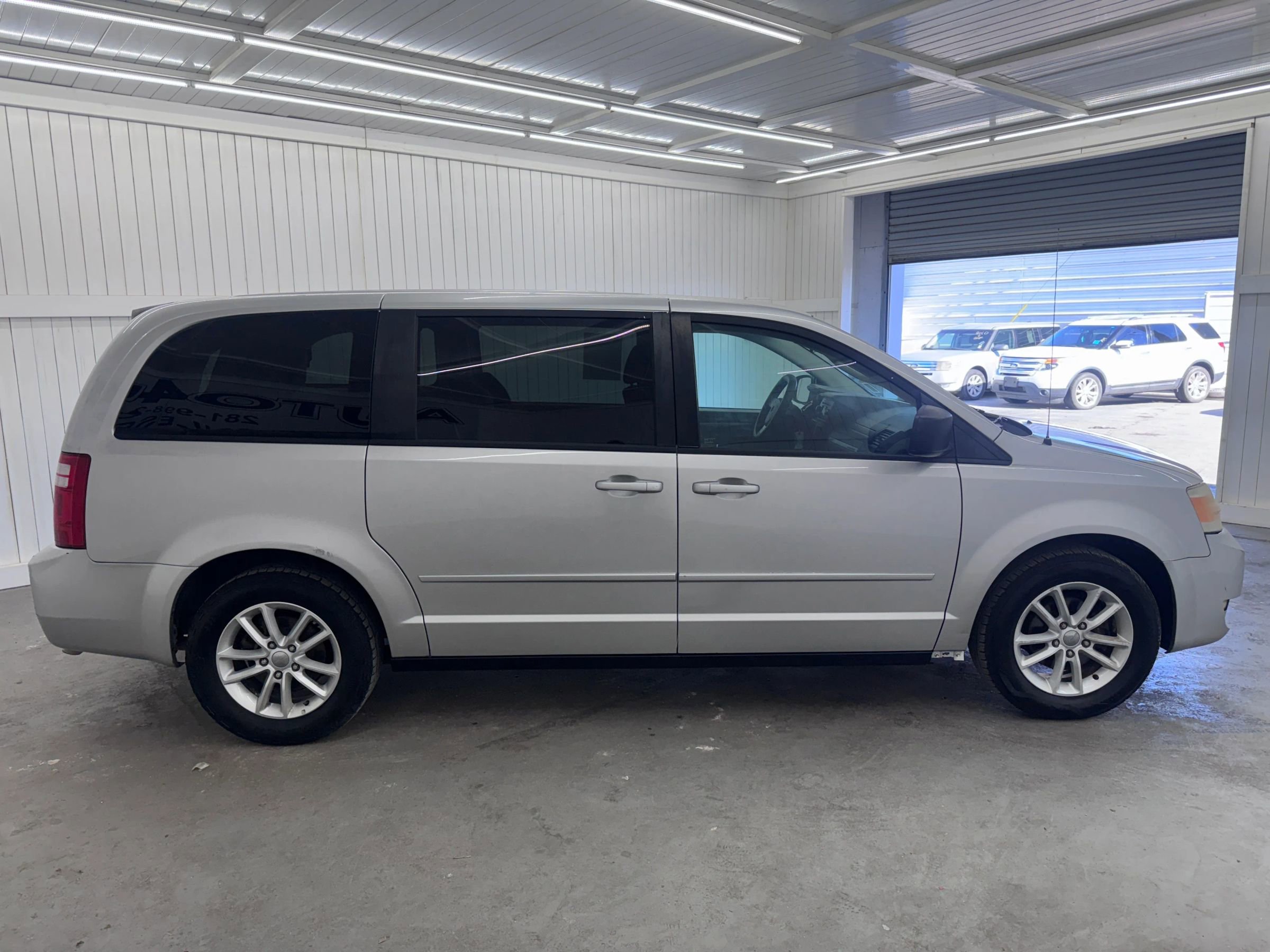 Used 2009 Dodge Grand Caravan SE image 4