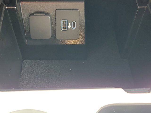 Certified 2022 Ford Explorer XLT w/ Equipment Group 202A image 28