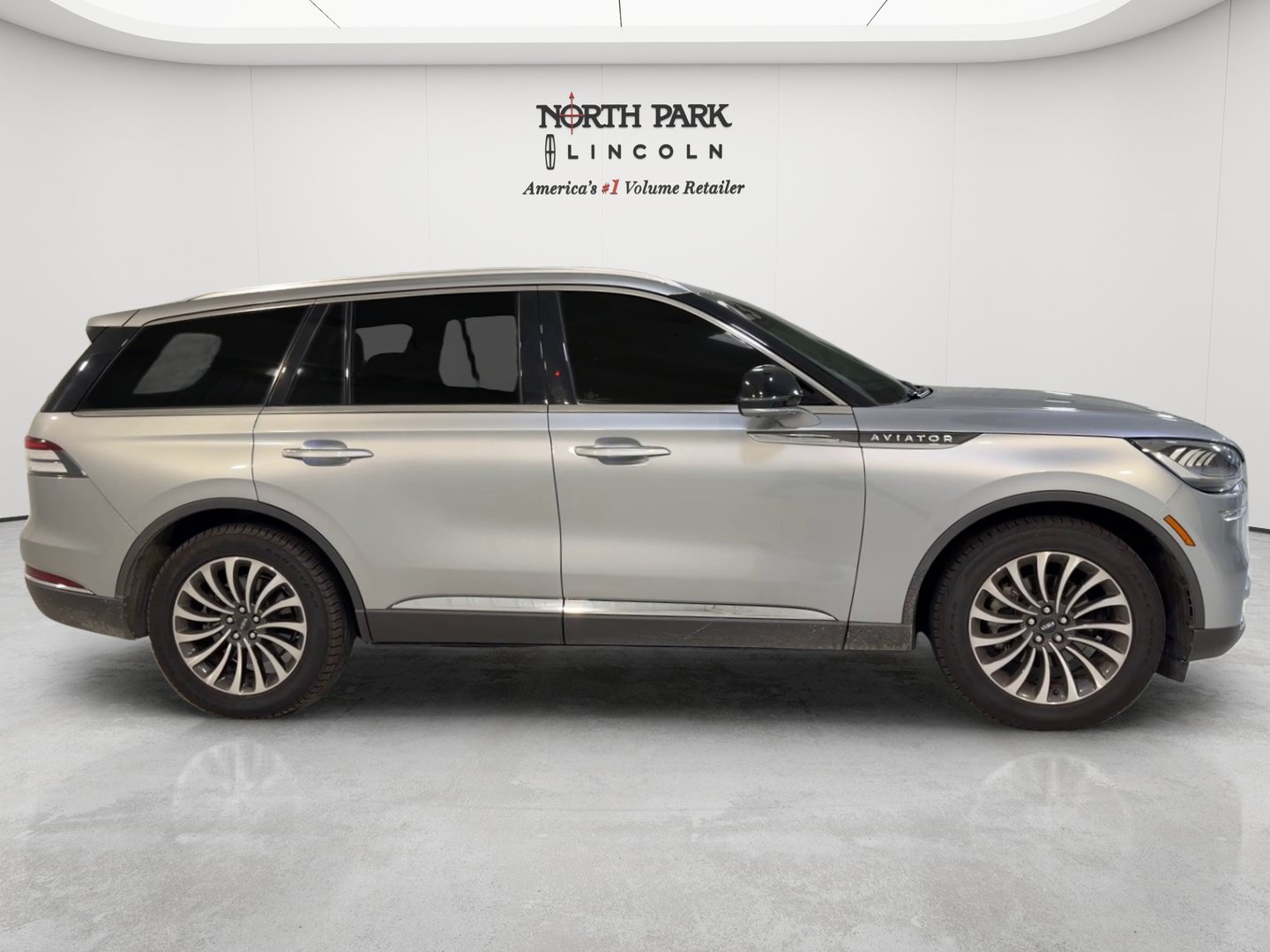 Used 2023 Lincoln Aviator Reserve RWD image 6